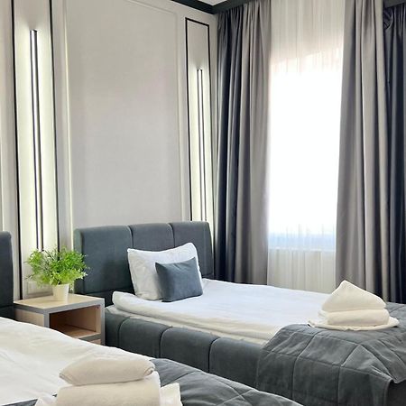 Caravan Hotel Karakol Eksteriør bilde