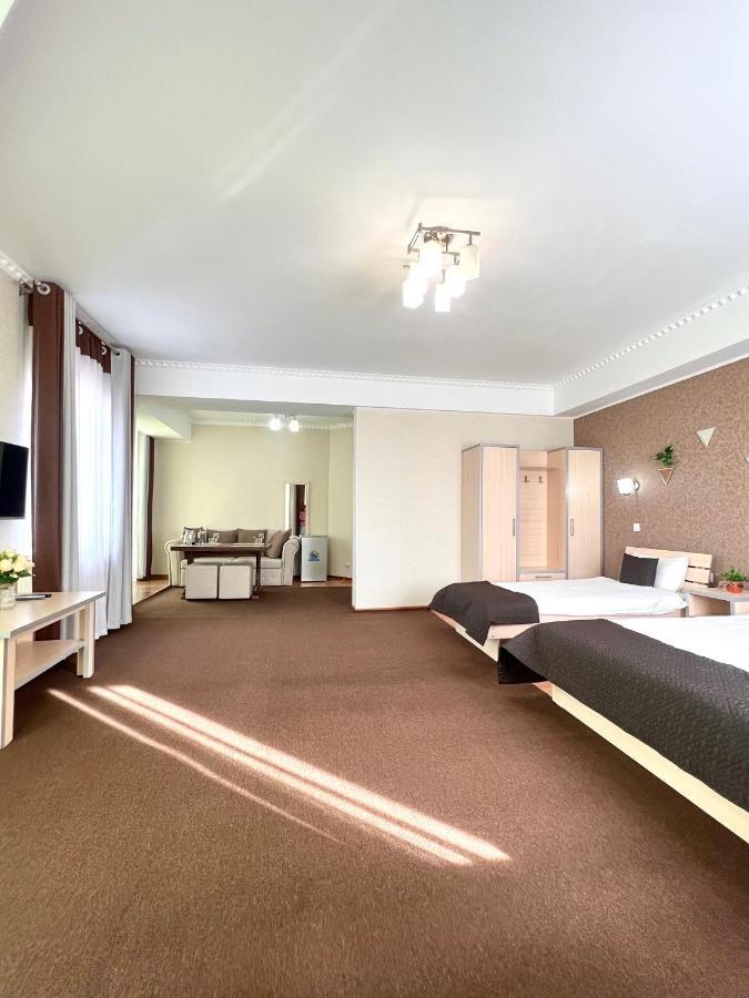 Caravan Hotel Karakol Eksteriør bilde