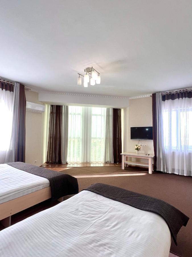 Caravan Hotel Karakol Eksteriør bilde