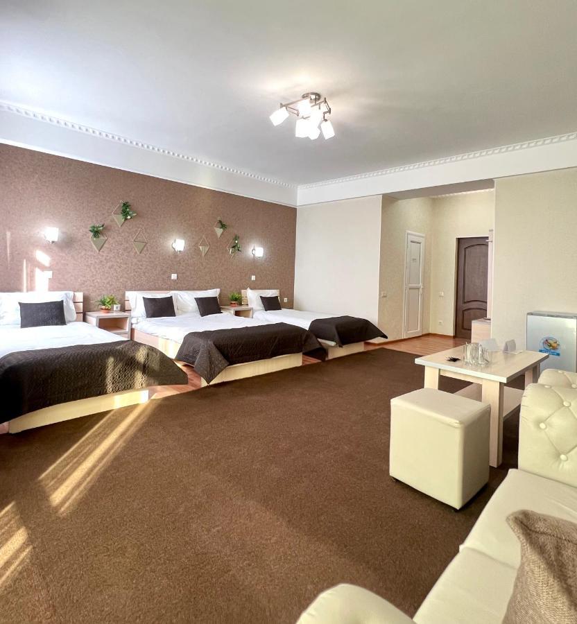 Caravan Hotel Karakol Eksteriør bilde
