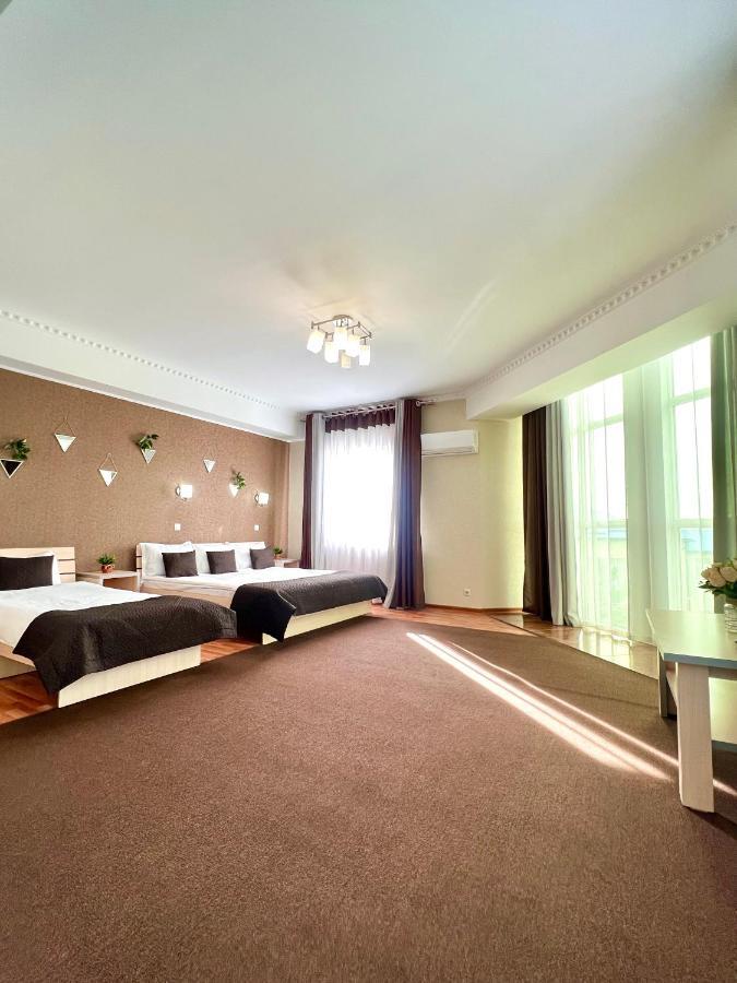 Caravan Hotel Karakol Eksteriør bilde
