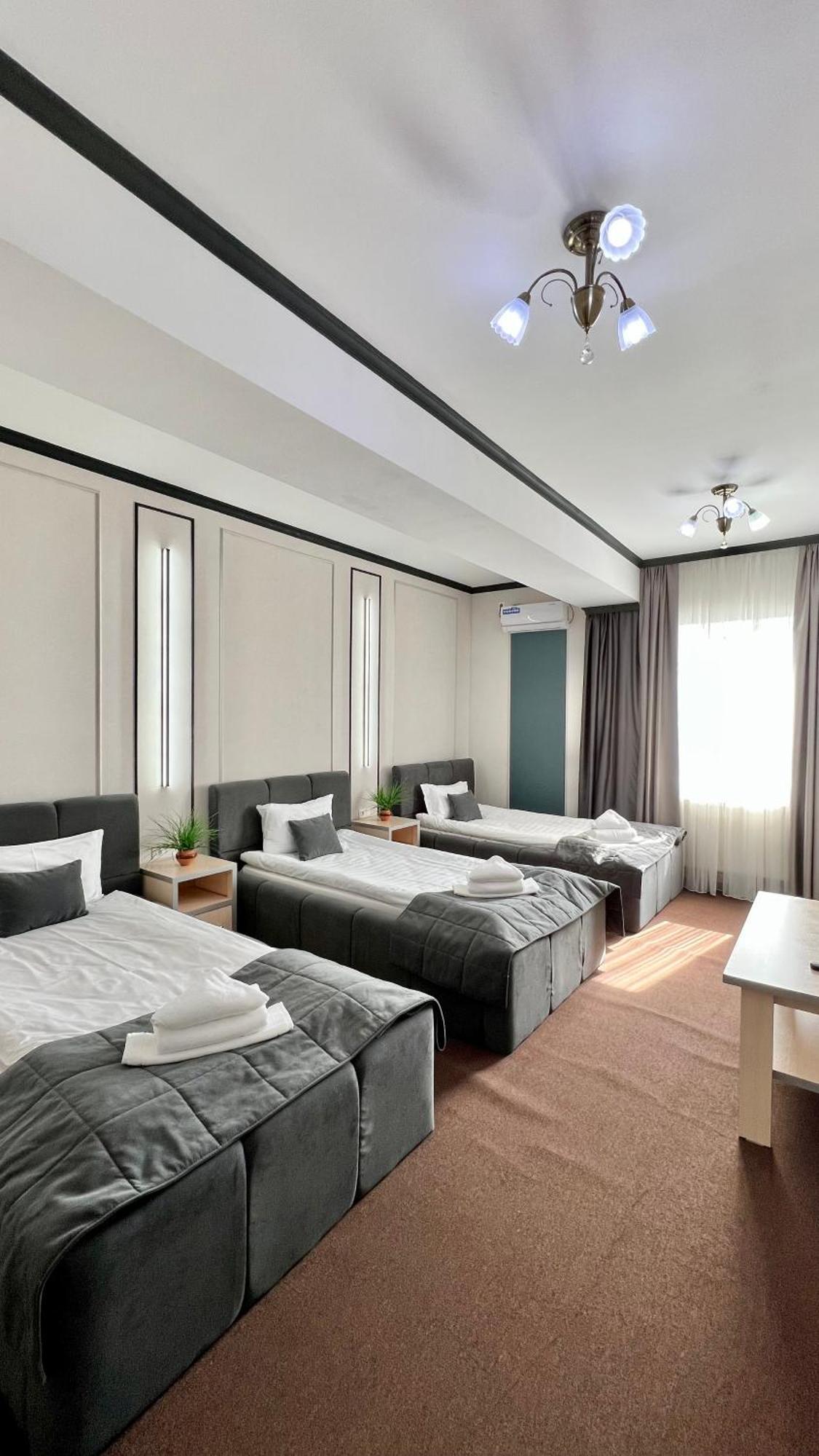 Caravan Hotel Karakol Eksteriør bilde